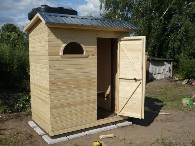 Деревянный душ для дачи: подбор и расчёт количества пиломатериалов